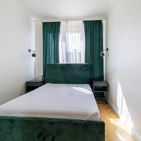 Cozy Renovated In Bielany Next To Subway Lejlighed