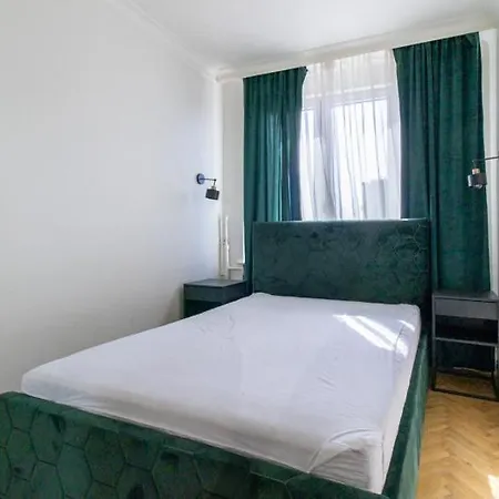 Cozy Renovated In Bielany Next To Subway شقة وارسو