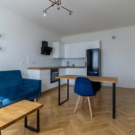 Cozy Renovated In Bielany Next To Subway شقة وارسو